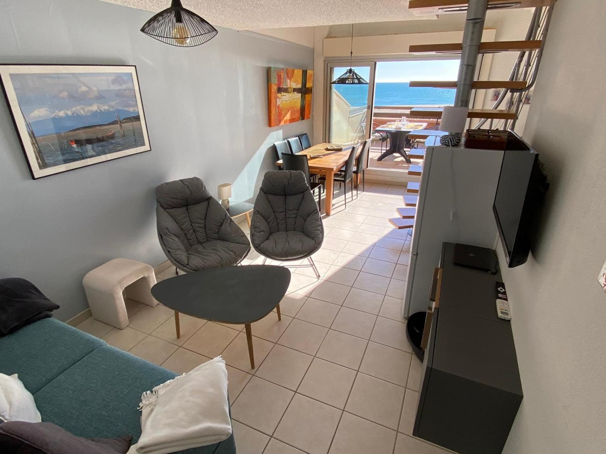 Apartment Port Leucate: T3 Duplex Climatise, 6 Pers, Face A La Mer, Parking - Fr-1-798-53 *